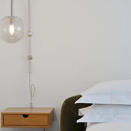 Chic And Spacious 2-room In Center דירה *