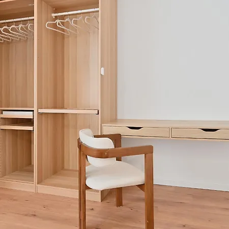 Chic And Spacious 2-room In Center דירה