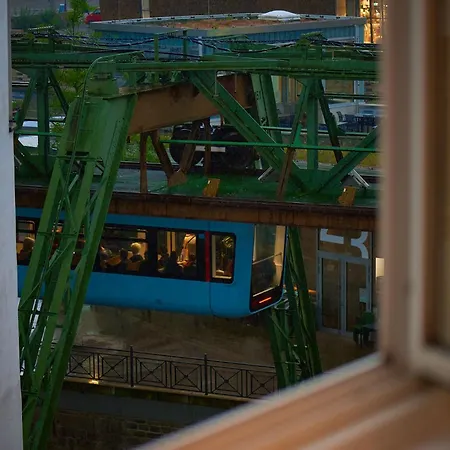 Chic And Spacious 2-room In Center דירה