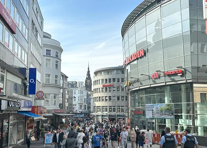 Chic And Spacious 2-room In Center