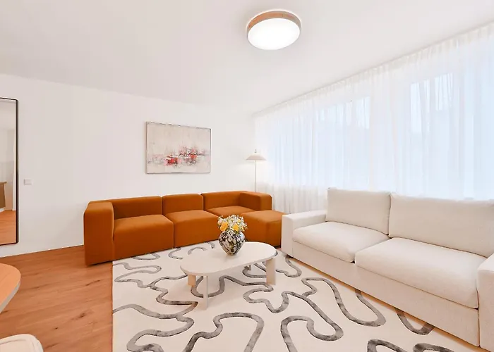 Chic And Spacious 2-room In Center