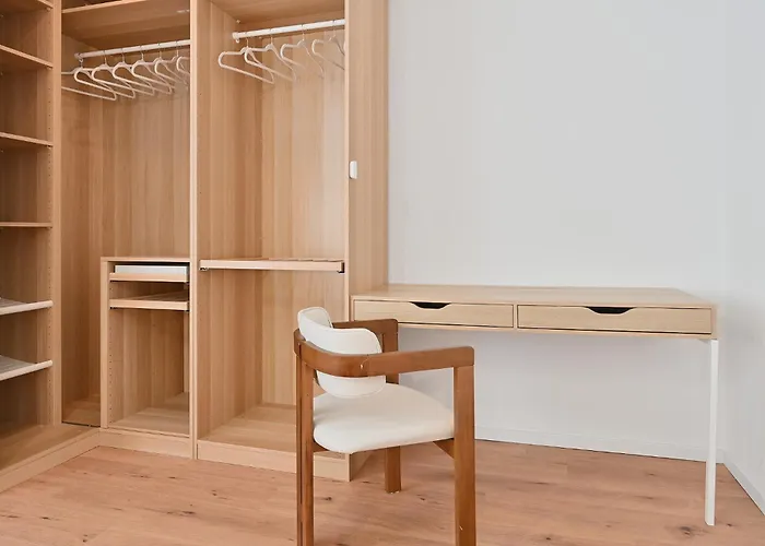 Chic And Spacious 2-room In Center Appartement